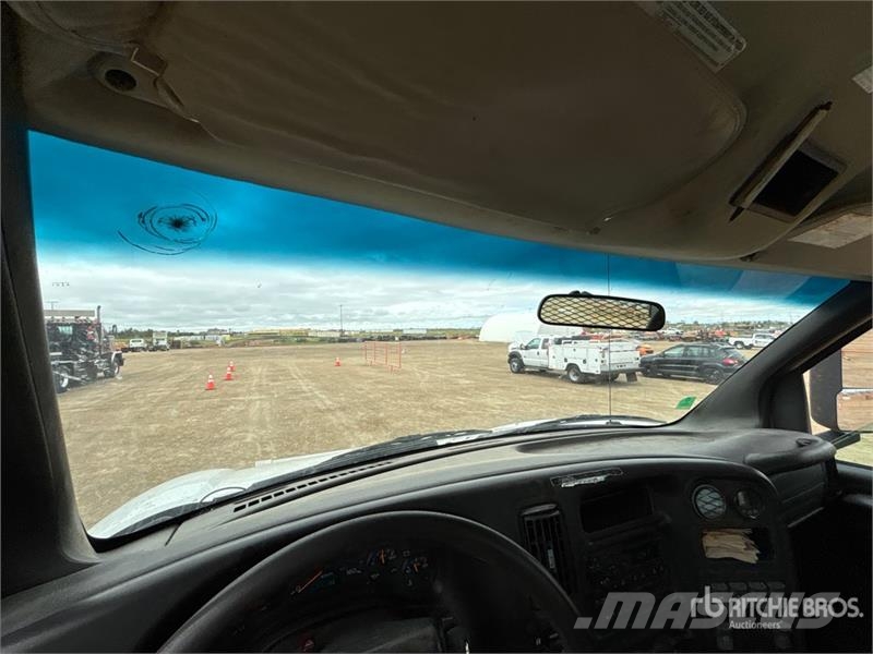GMC C7500 4x2 Flatbed Truck Lastbil med lad/Flatbed