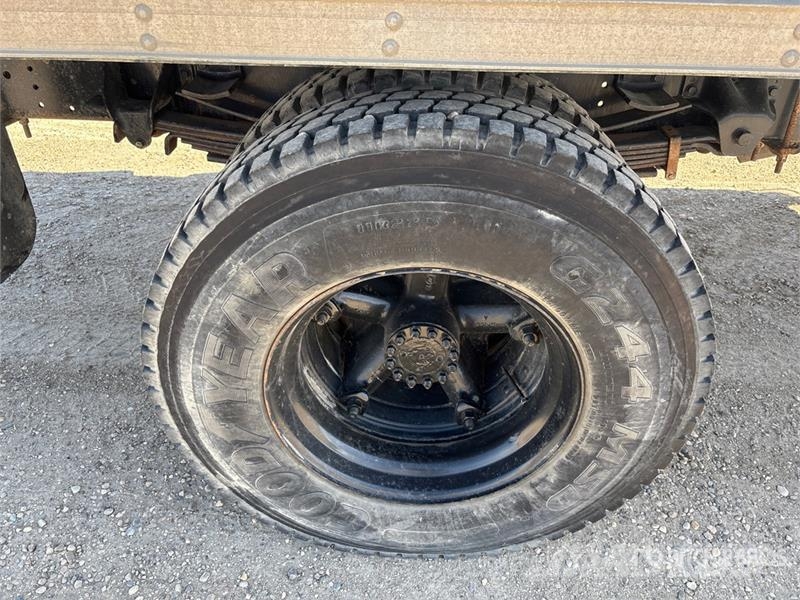 GMC C7H042 4x2 Van Truck Sanduk kamioni