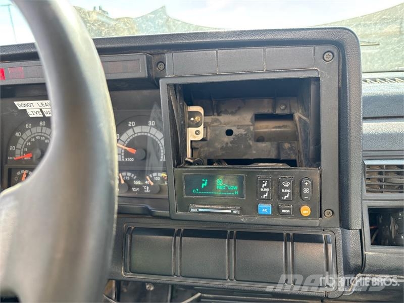 GMC C7H042 4x2 Van Truck Sanduk kamioni