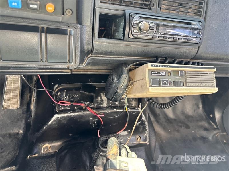 GMC C7H042 4x2 Van Truck Sanduk kamioni