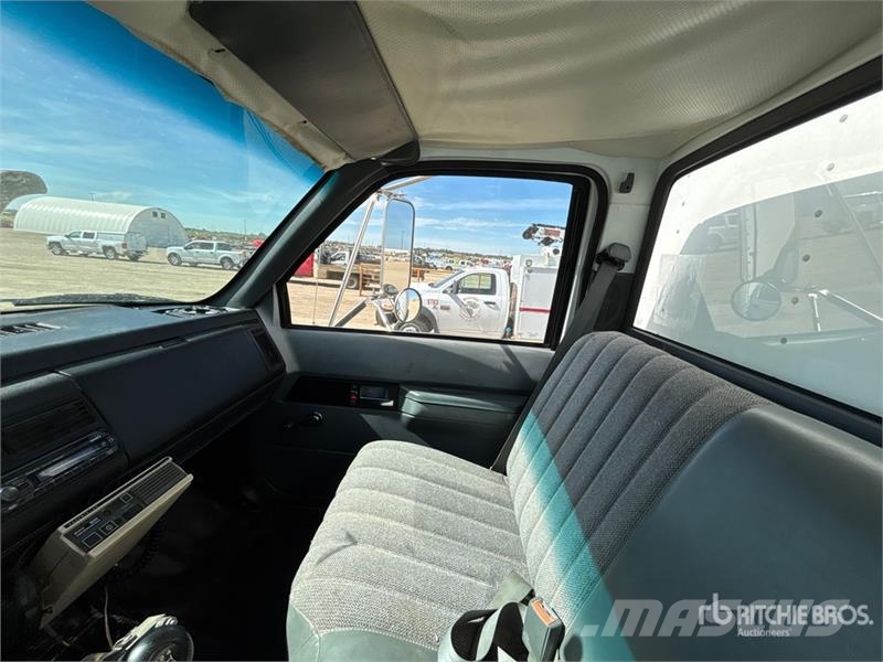 GMC C7H042 4x2 Van Truck Sanduk kamioni