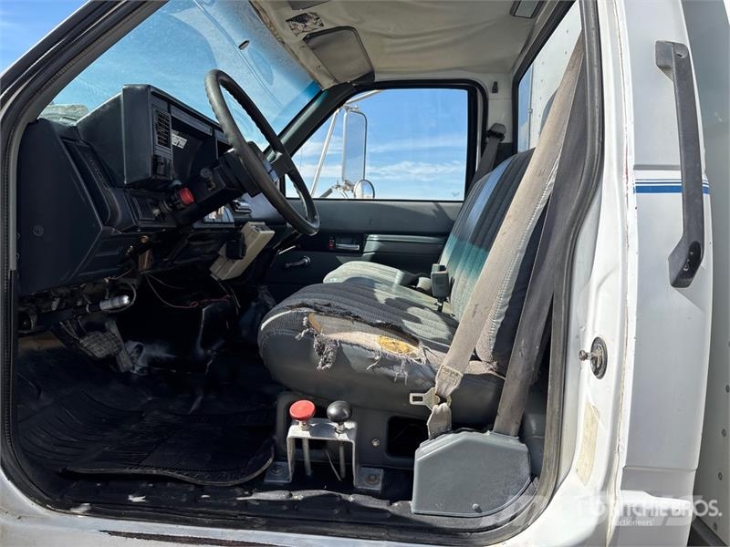 GMC C7H042 4x2 Van Truck Sanduk kamioni
