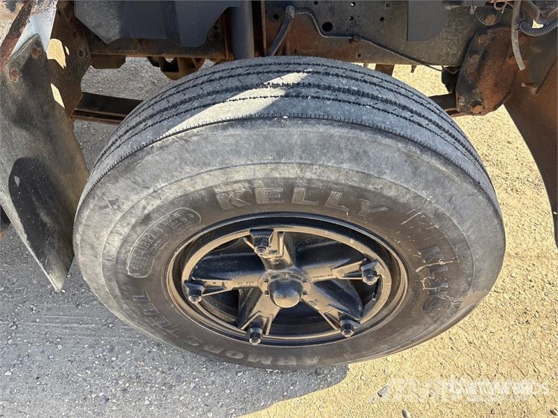 GMC C7H042 4x2 Van Truck Sanduk kamioni