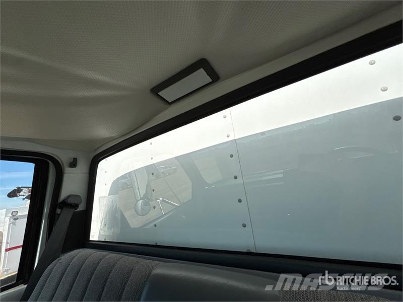 GMC C7H042 4x2 Van Truck Sanduk kamioni