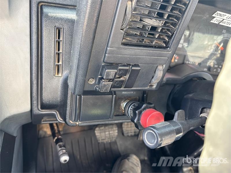 GMC C7H042 4x2 Van Truck Sanduk kamioni