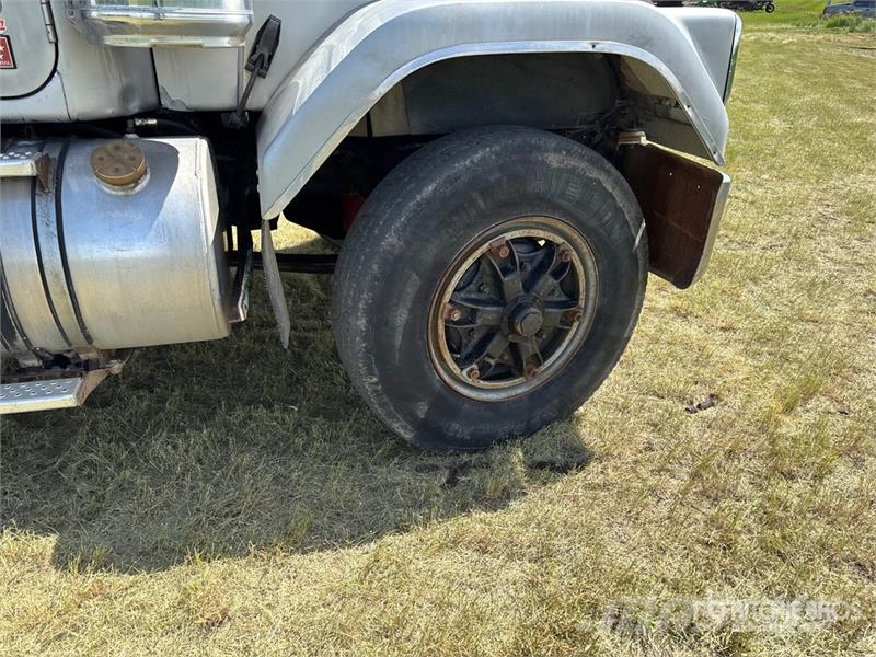 GMC General 6x4 Grain Truck Camiones para granja y transporte de granos