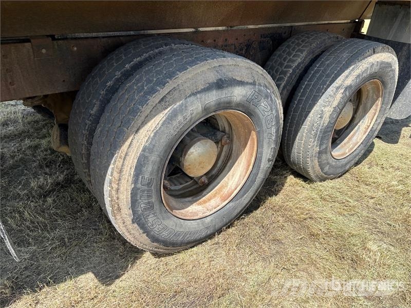 GMC General 6x4 Grain Truck Camiones para granja y transporte de granos