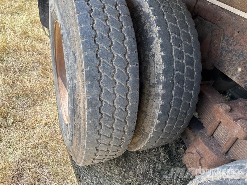 GMC General 6x4 Grain Truck Camiones para granja y transporte de granos