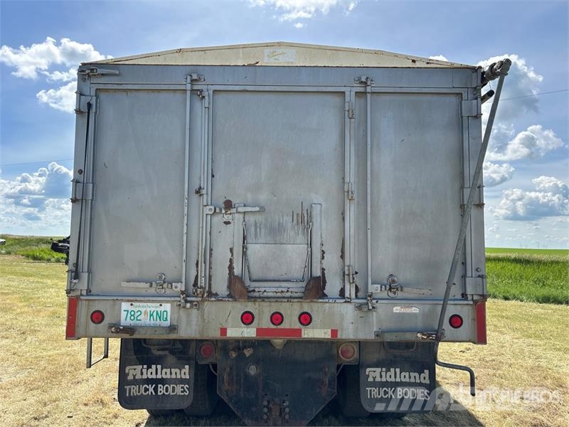 GMC General 6x4 Grain Truck Camiones para granja y transporte de granos