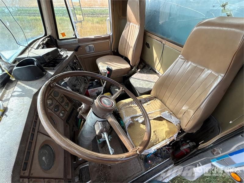 GMC General 6x4 Grain Truck Camiones para granja y transporte de granos