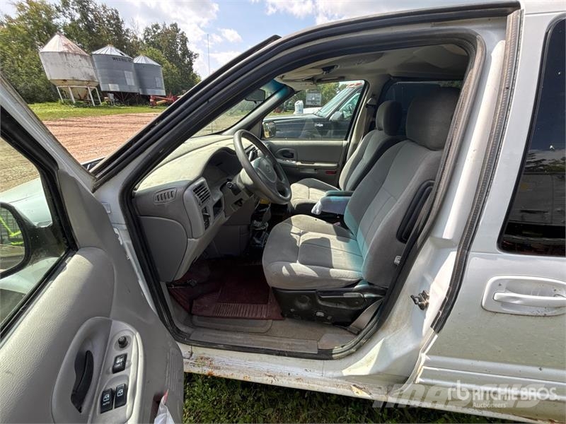 GMC Olds Mobile Silhouette GL Minivan (Inoperable) Automobily