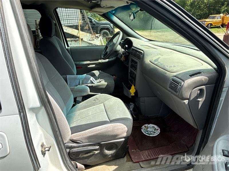 GMC Olds Mobile Silhouette GL Minivan (Inoperable) Automobily