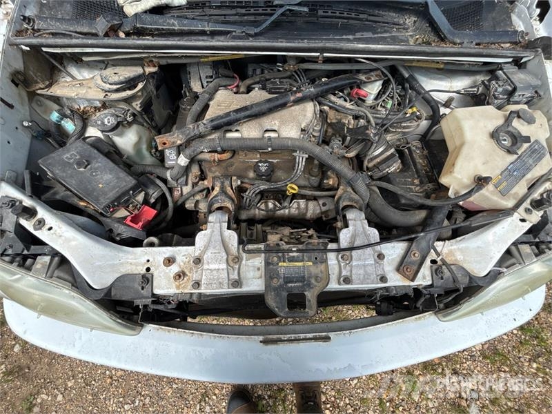 GMC Olds Mobile Silhouette GL Minivan (Inoperable) Automobily