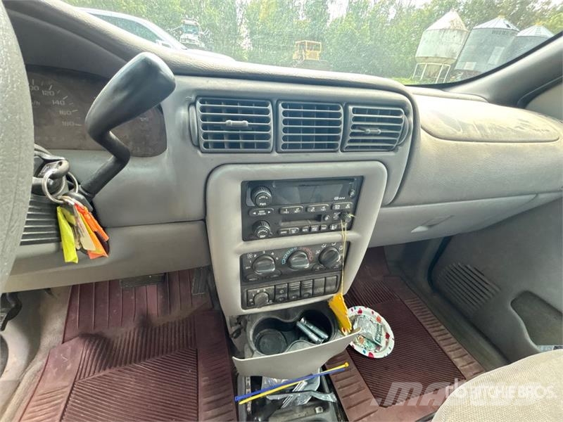 GMC Olds Mobile Silhouette GL Minivan (Inoperable) Automobily