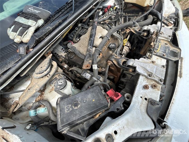 GMC Olds Mobile Silhouette GL Minivan (Inoperable) Automobily