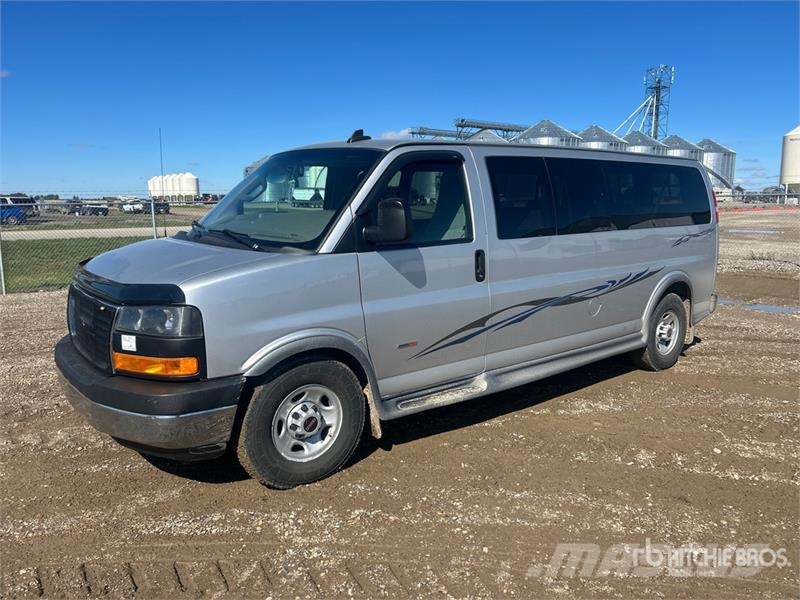GMC Savana 15 Passenger Van Furgonetas cerradas
