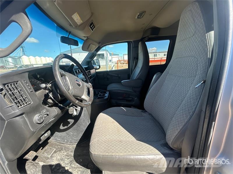 GMC Savana 15 Passenger Van Furgonetas cerradas