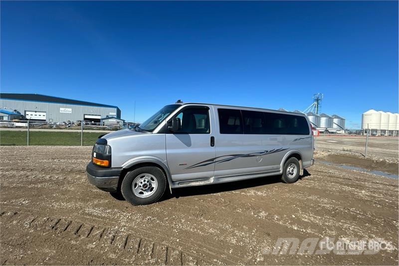 GMC Savana 15 Passenger Van Furgonetas cerradas