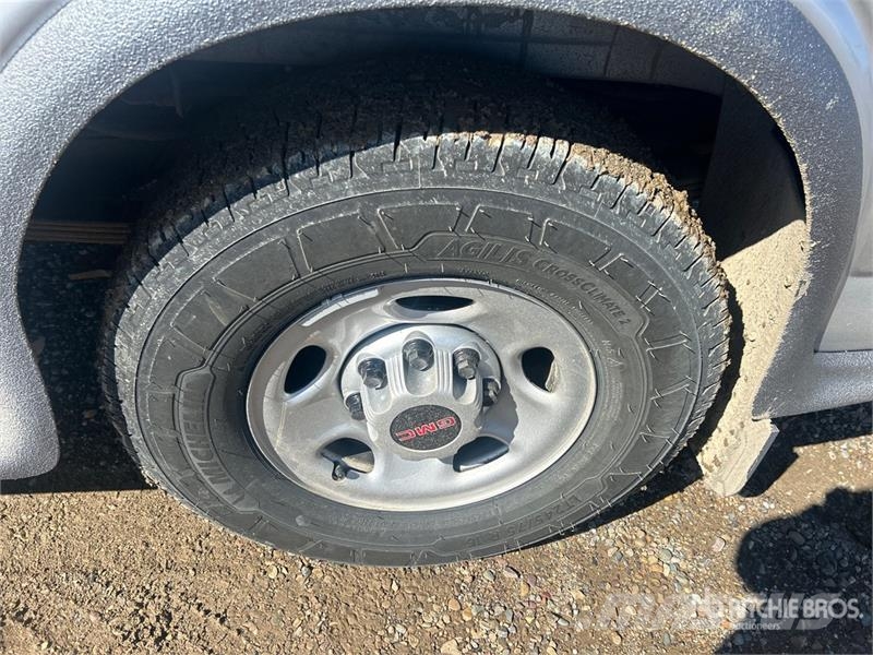GMC Savana 15 Passenger Van Furgonetas cerradas