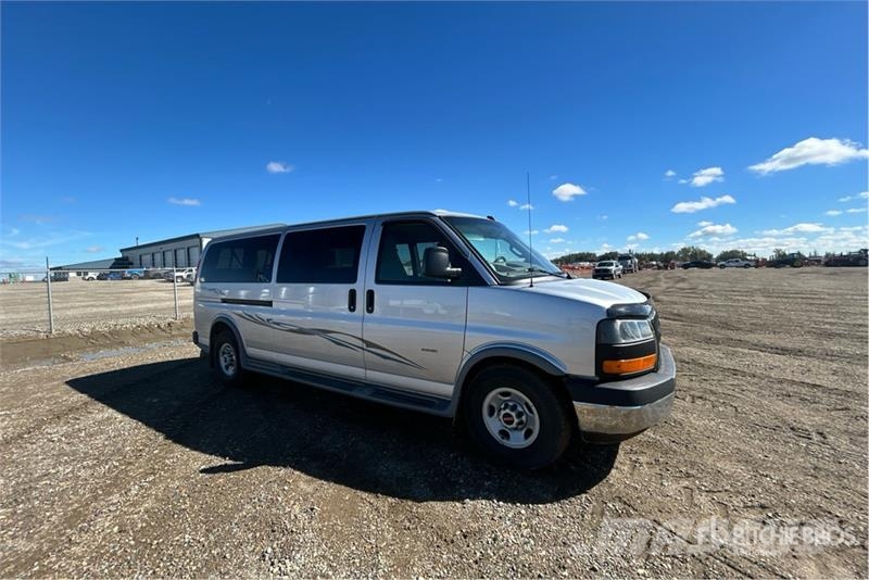 GMC Savana 15 Passenger Van Furgonetas cerradas