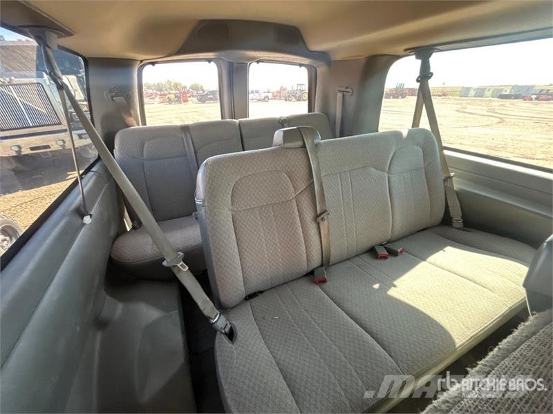 GMC Savana 15 Passenger Van Furgonetas cerradas