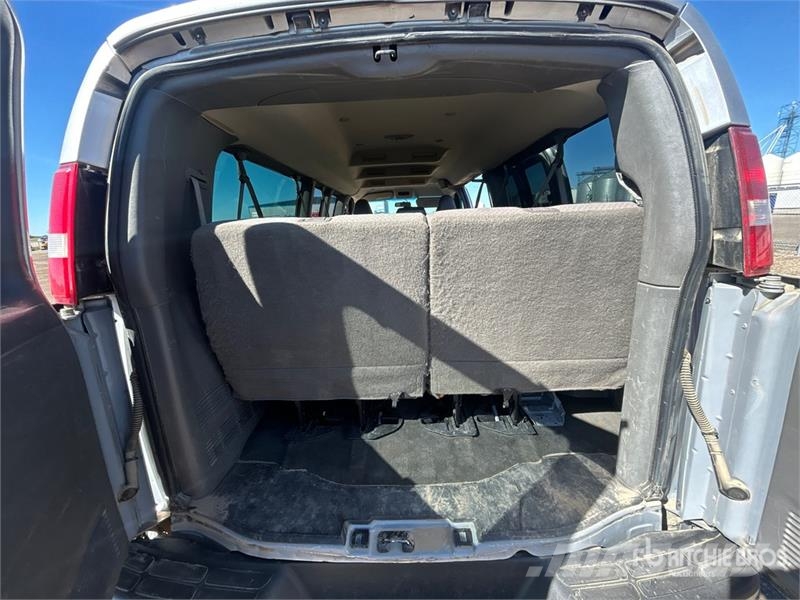 GMC Savana 15 Passenger Van Furgonetas cerradas