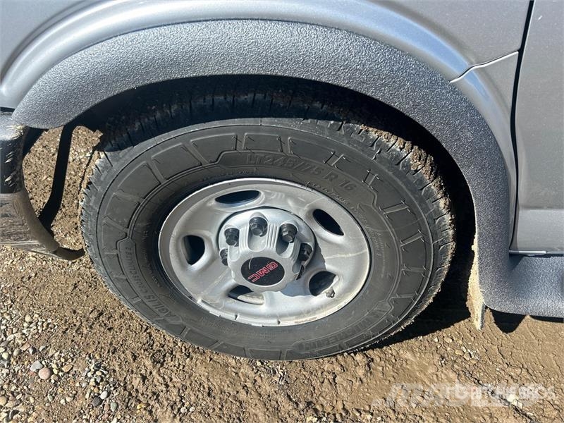 GMC Savana 15 Passenger Van Furgonetas cerradas