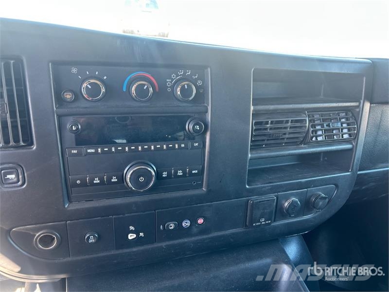 GMC Savana 15 Passenger Van Furgonetas cerradas