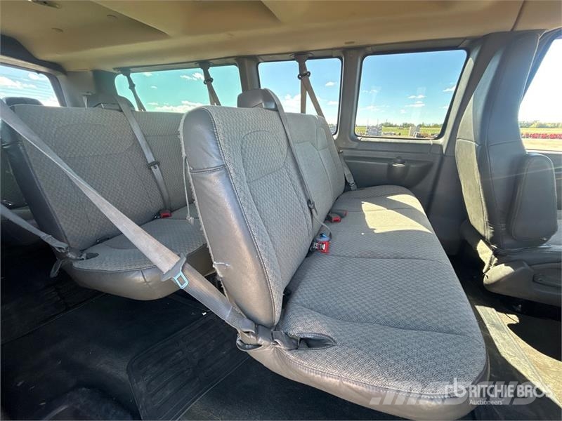 GMC Savana 15 Passenger Van Furgonetas cerradas