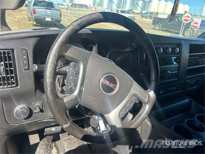 GMC Savana 15 Passenger Van Furgonetas cerradas