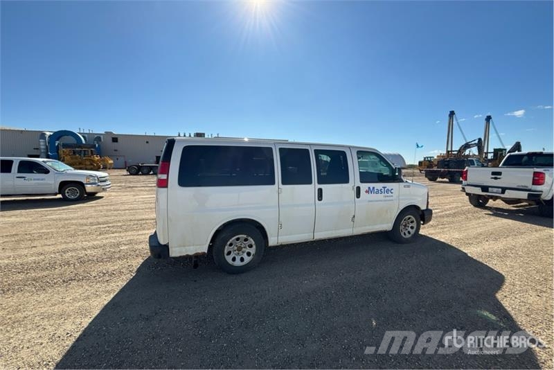 GMC Savana 8 Passenger Van Krovininiai furgonai