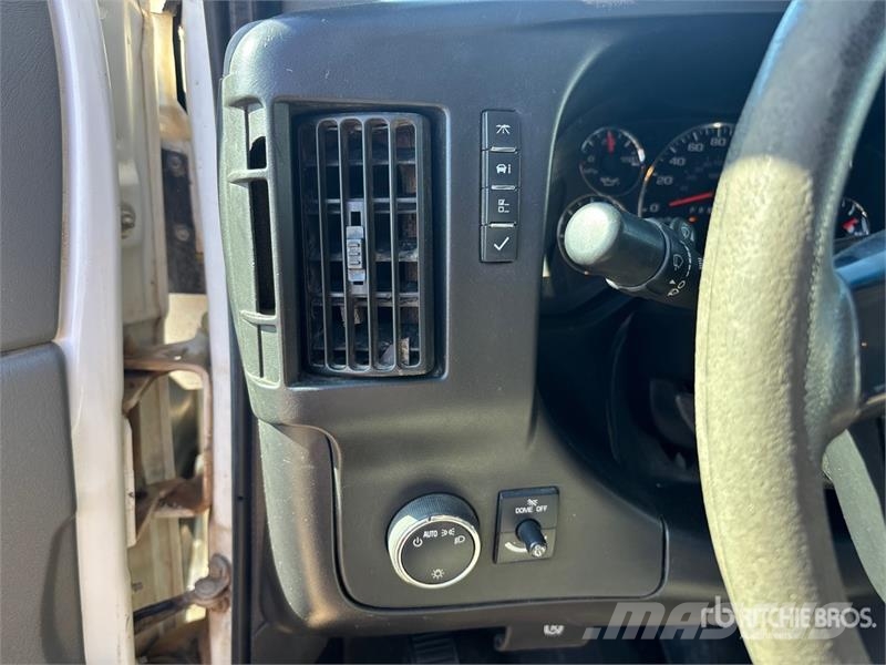 GMC Savana 8 Passenger Van Krovininiai furgonai