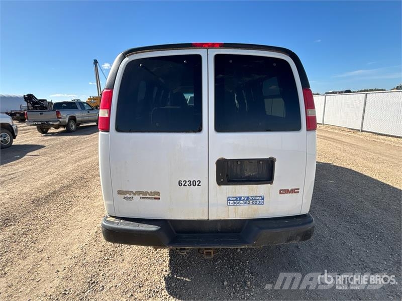 GMC Savana 8 Passenger Van Krovininiai furgonai
