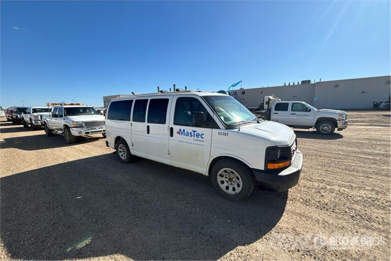 GMC Savana 8 Passenger Van Krovininiai furgonai