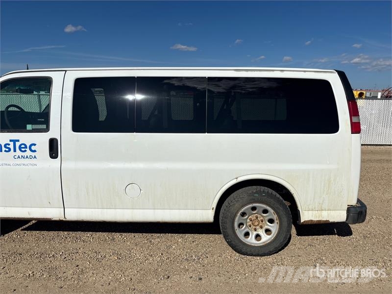 GMC Savana 8 Passenger Van Krovininiai furgonai