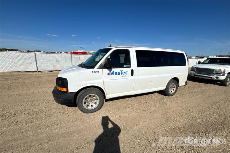 GMC Savana 8 Passenger Van Krovininiai furgonai