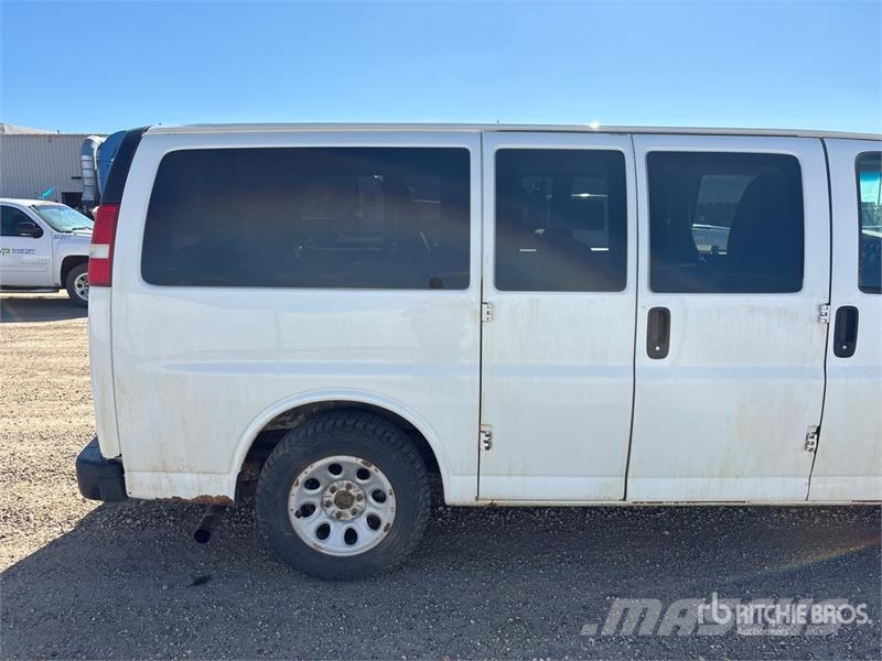 GMC Savana 8 Passenger Van Krovininiai furgonai