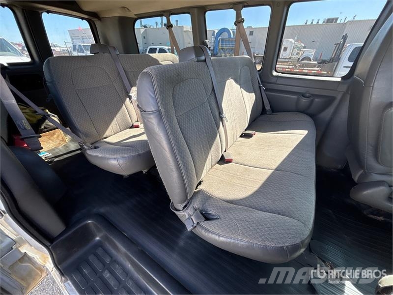 GMC Savana 8 Passenger Van Krovininiai furgonai
