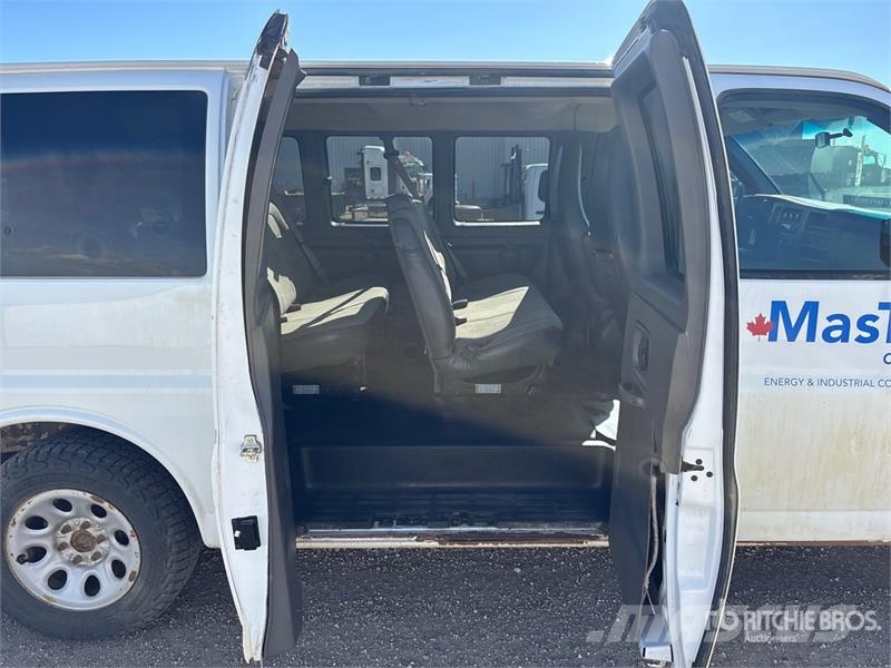 GMC Savana 8 Passenger Van Krovininiai furgonai