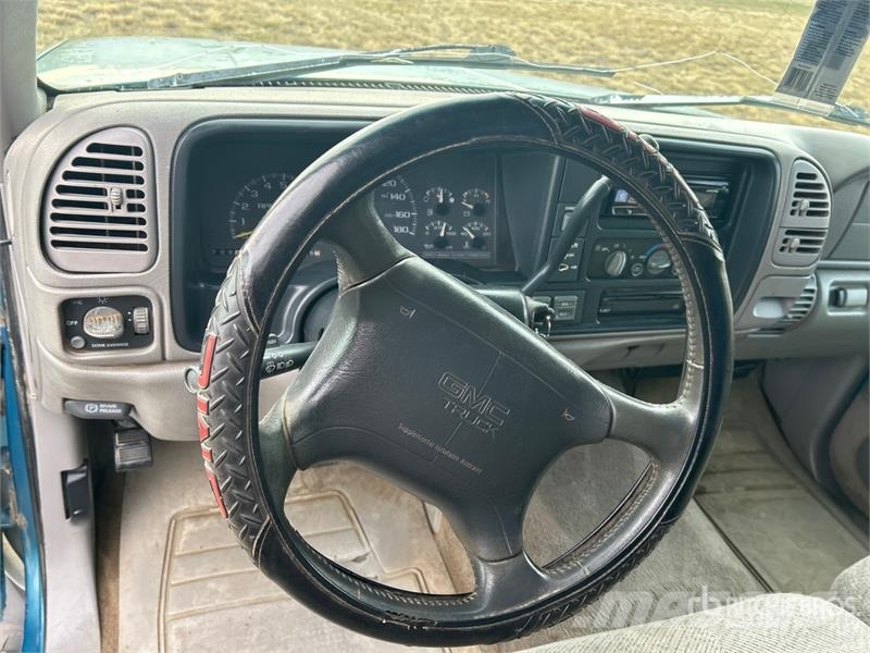 GMC Sierra 1500 기타