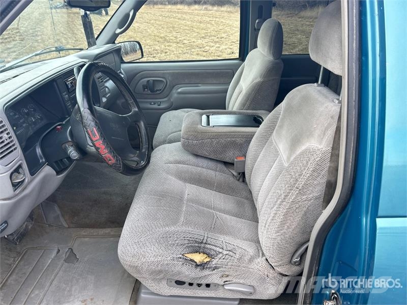 GMC Sierra 1500 기타