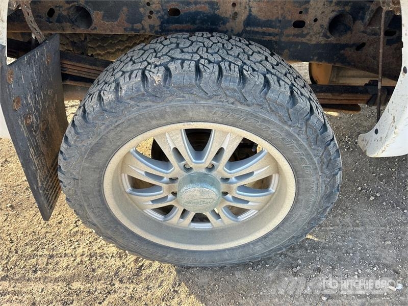 GMC Sierra 1500 HD 4x4 Crew Cab Pickup أخرى