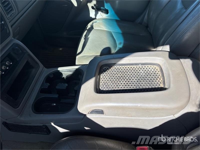 GMC Sierra 1500 HD 4x4 Crew Cab Pickup Kita