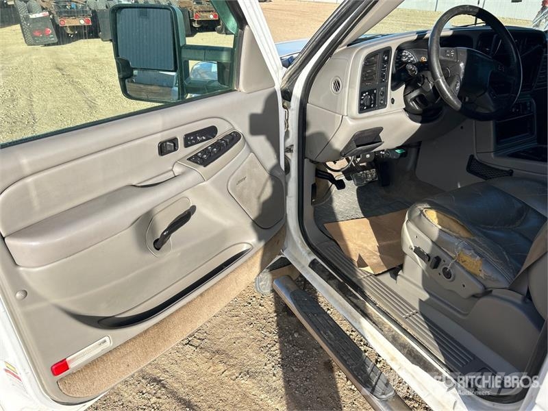 GMC Sierra 1500 HD 4x4 Crew Cab Pickup أخرى