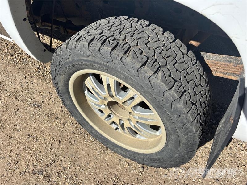 GMC Sierra 1500 HD 4x4 Crew Cab Pickup Kita