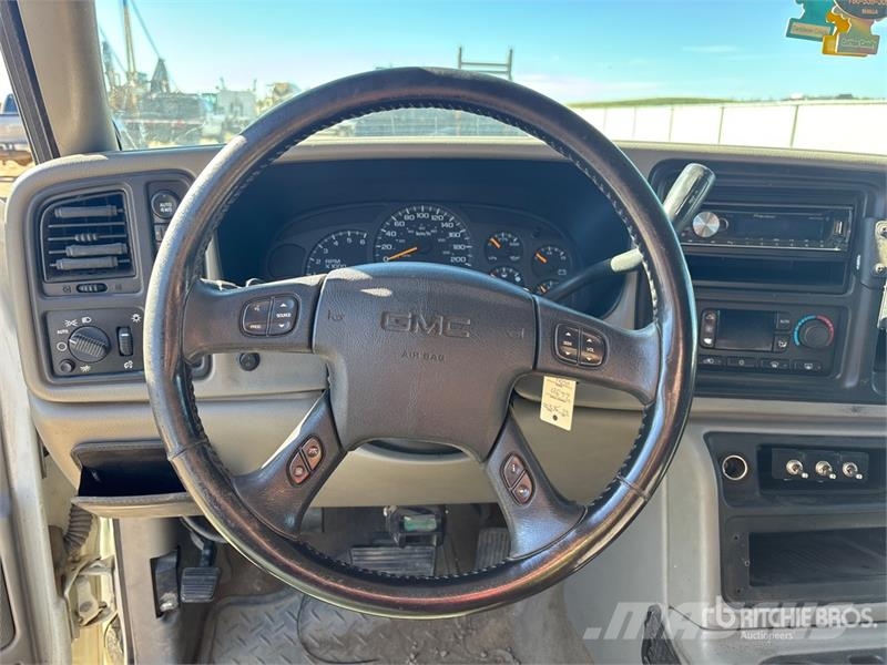 GMC Sierra 1500 HD 4x4 Crew Cab Pickup Kita