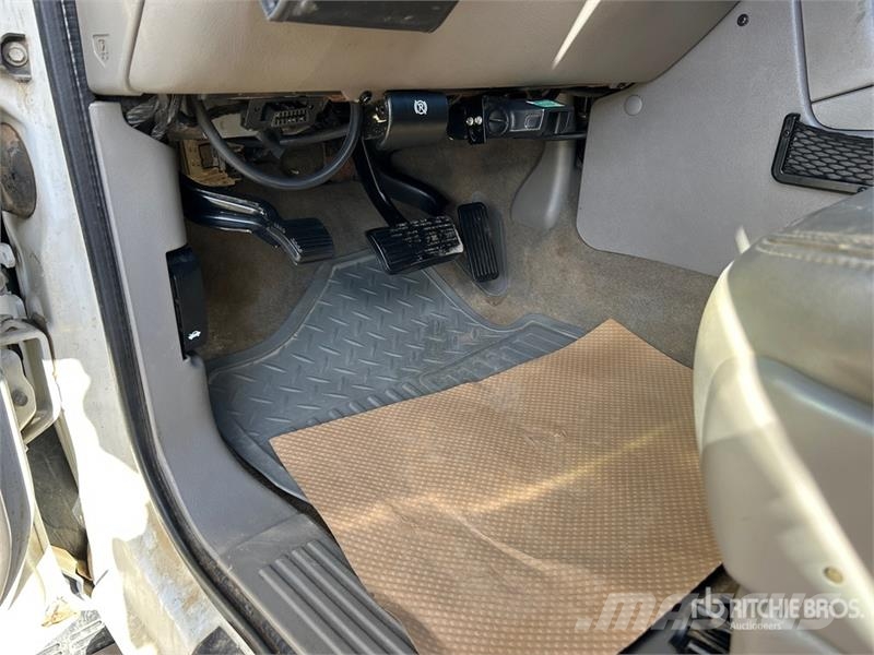 GMC Sierra 1500 HD 4x4 Crew Cab Pickup أخرى