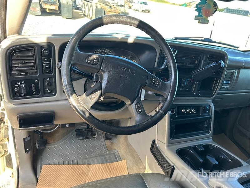 GMC Sierra 1500 HD 4x4 Crew Cab Pickup أخرى