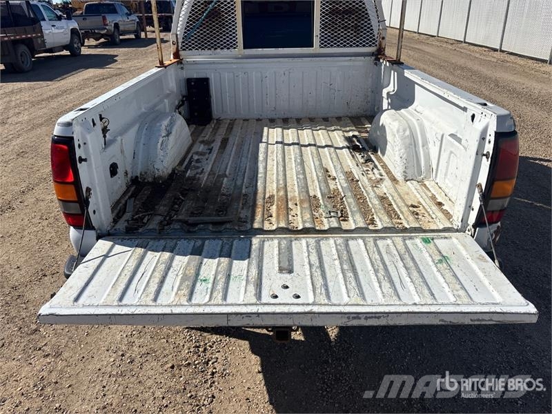 GMC Sierra 1500 HD 4x4 Crew Cab Pickup Kita