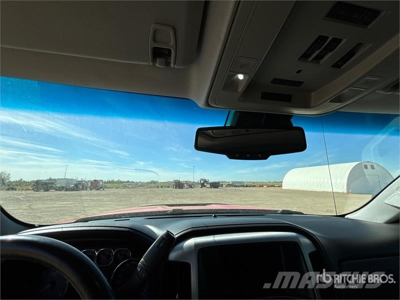 GMC Sierra 1500 Z71 SLT 4x4 Crew Cab Pickup Ostalo